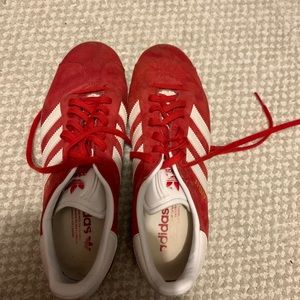 red, felt adidas gazelle
